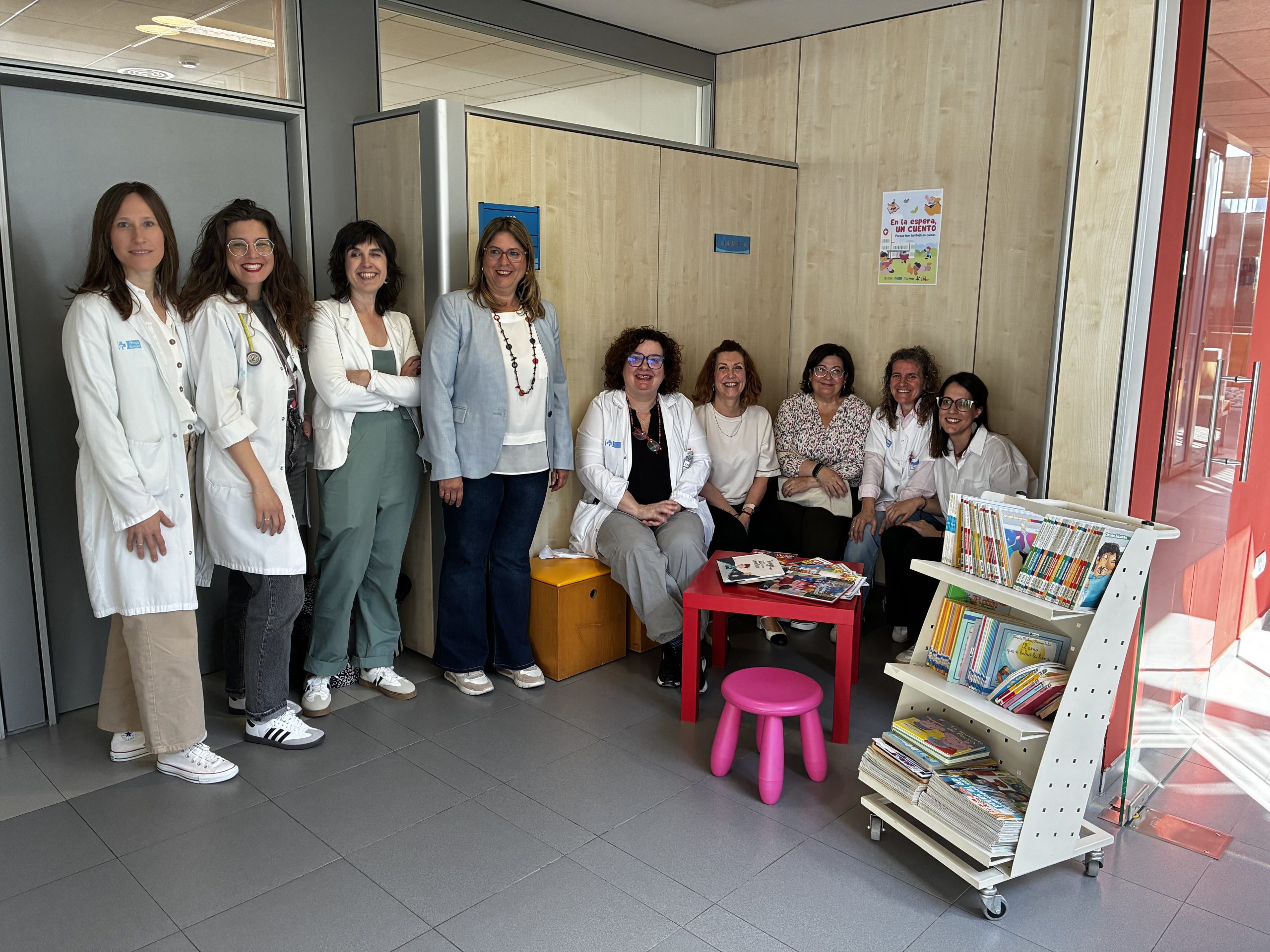 Presentación del nuevo espacio “En la espera, un cuento” en el Área de Pediatría del Centro de Salud de Arnedo